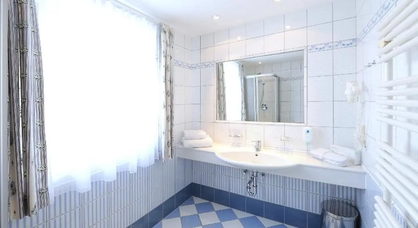 Aparthotel Kristall Badezimmer