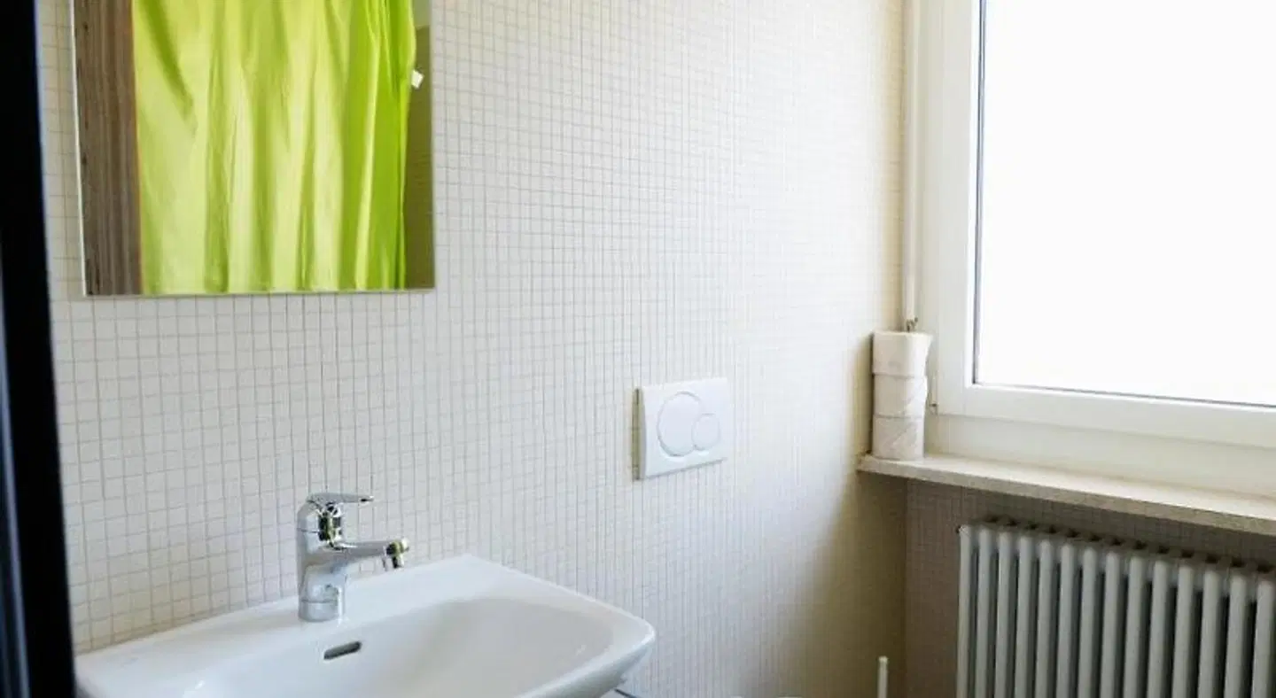 Locarno Youth Hostel Badezimmer