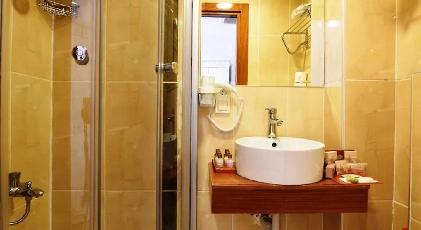 Elyka Hotel Badezimmer