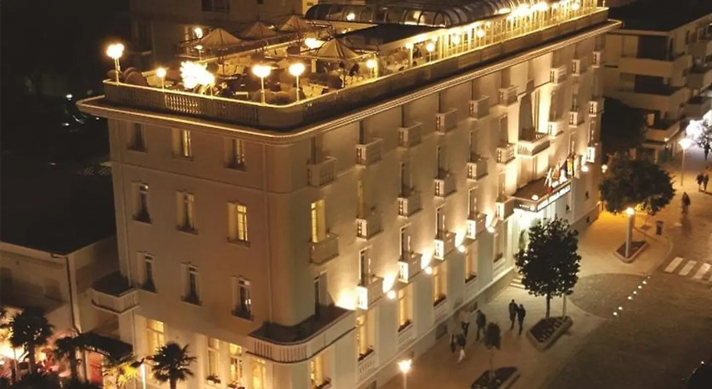 Italia Palace Bar
