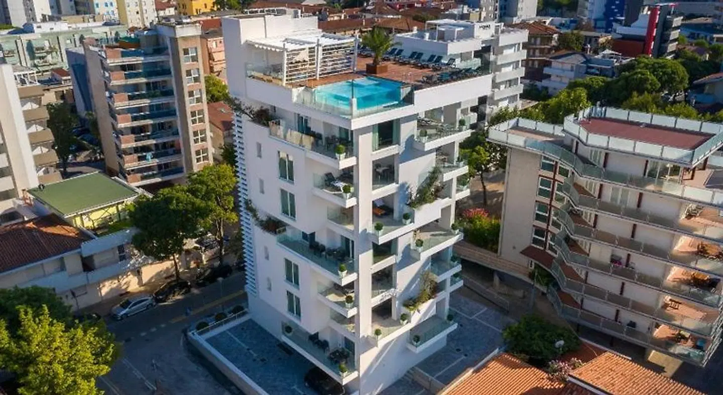 Italia Palace EXTERIOR