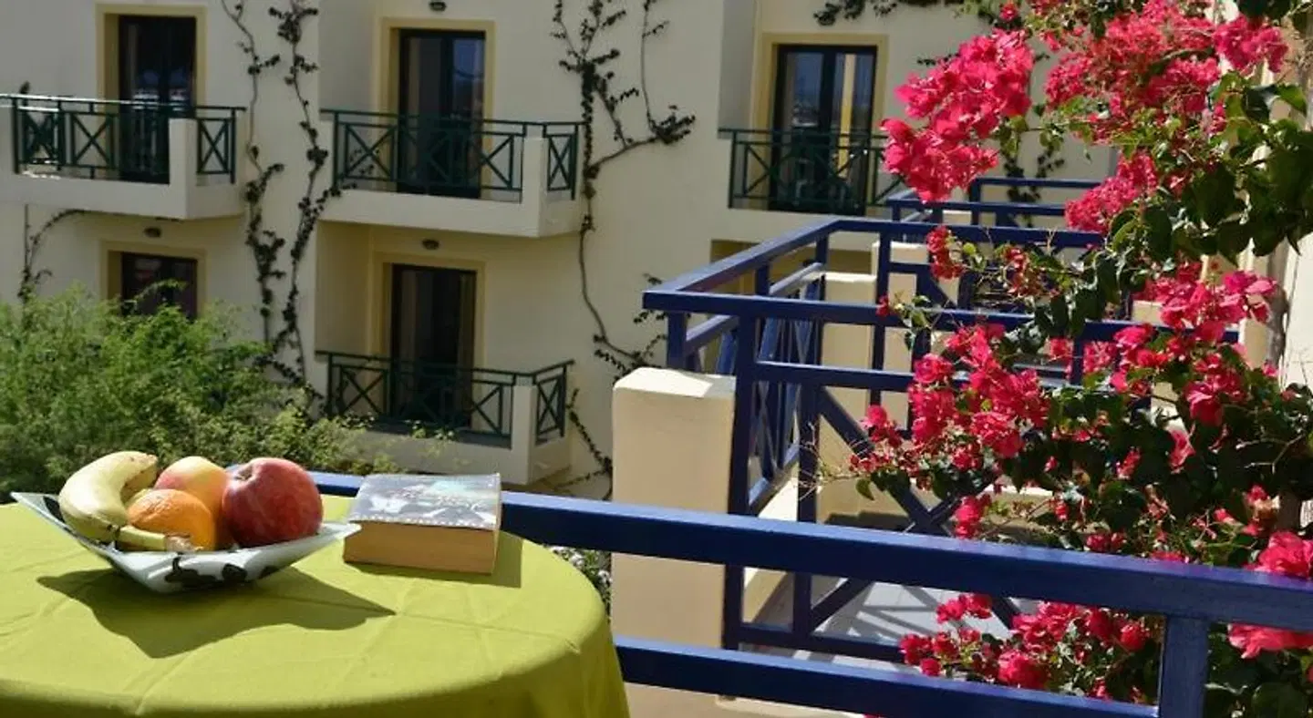 Milos Apartments Terrasse