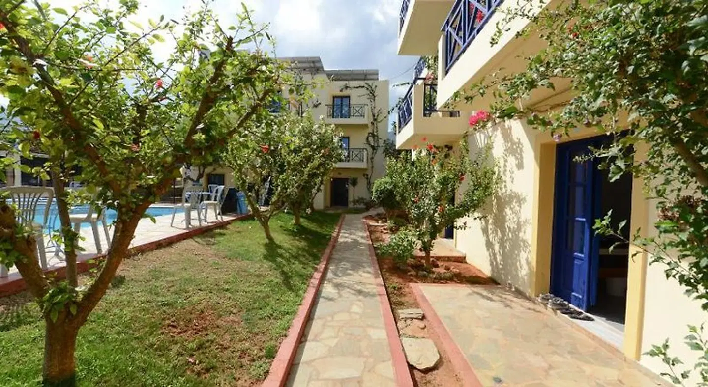 Milos Apartments Garten