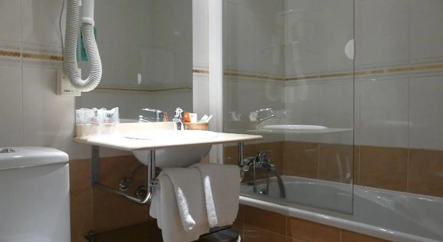 Reyes Catolicos Badezimmer
