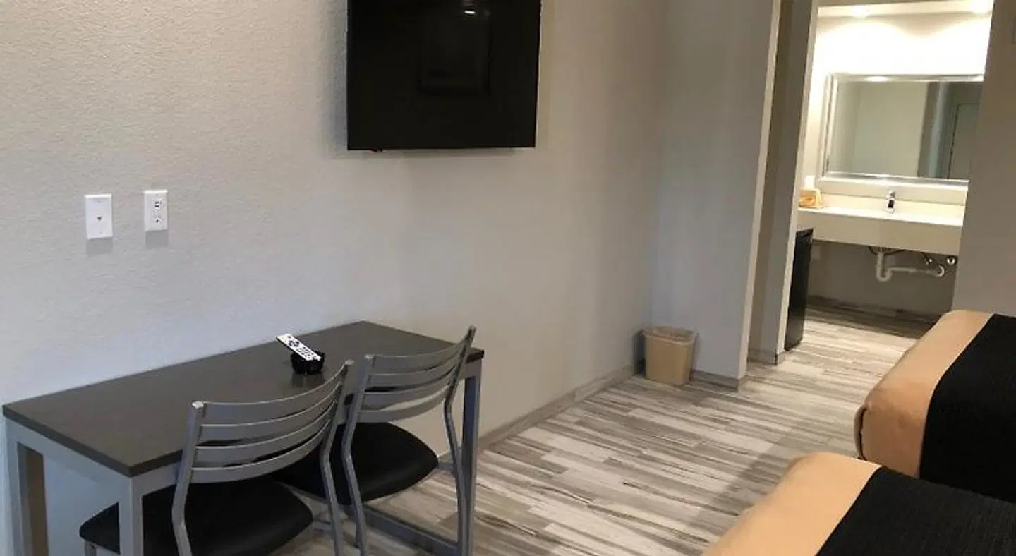 Crystal Inn Downtown ROOM_EXAMPLE