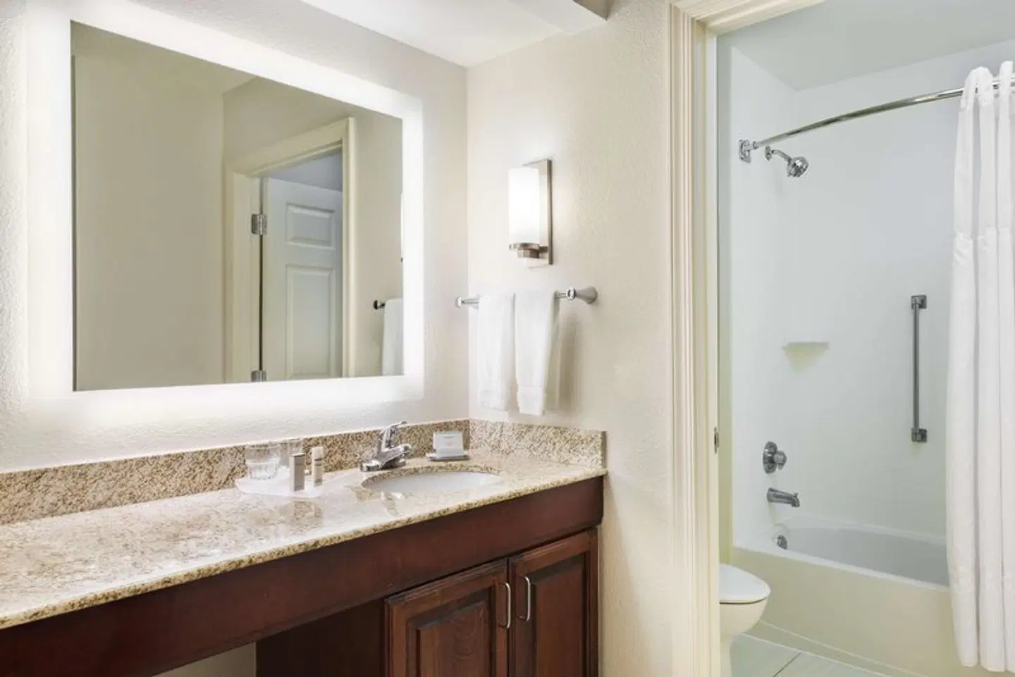 Homewood Suites by Hilton Baton Rouge Badezimmer