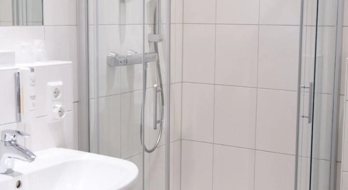 Friesen-Hotel Badezimmer