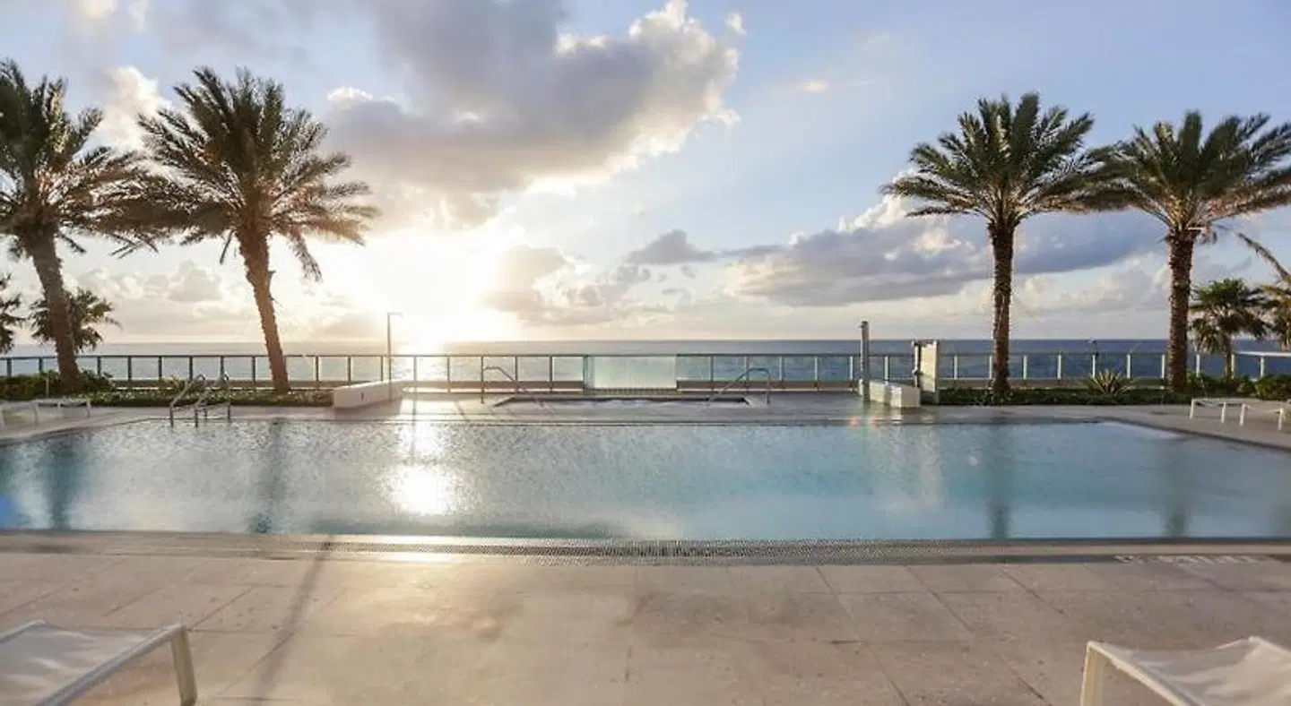 Monte Carlo by Miami Vacations OUTDOOR_POOL