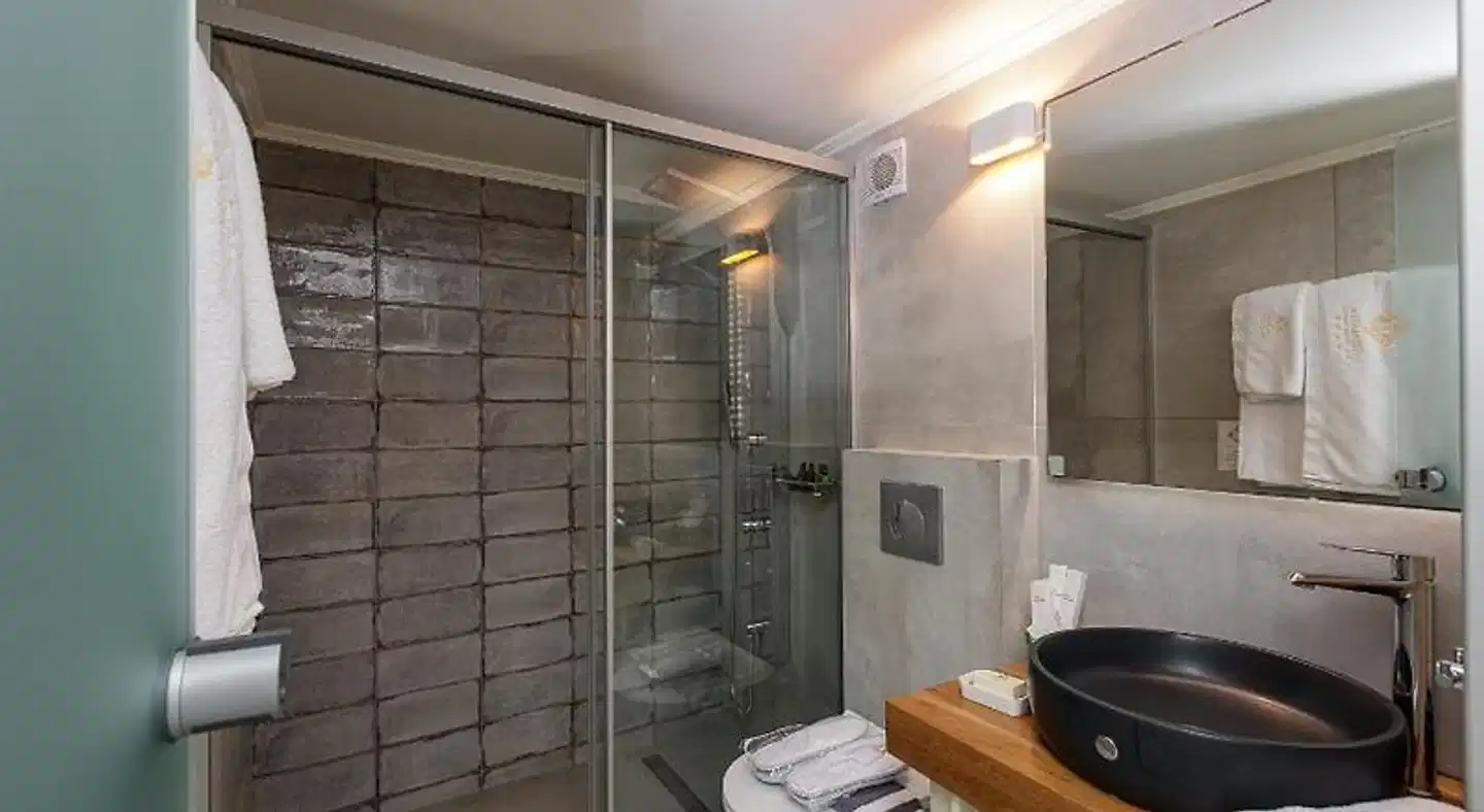 Thalasses Boutique Hotel Badezimmer