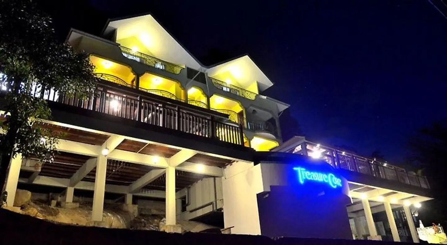 Treasure Cove Hotel & Restaurant EXTERIOR