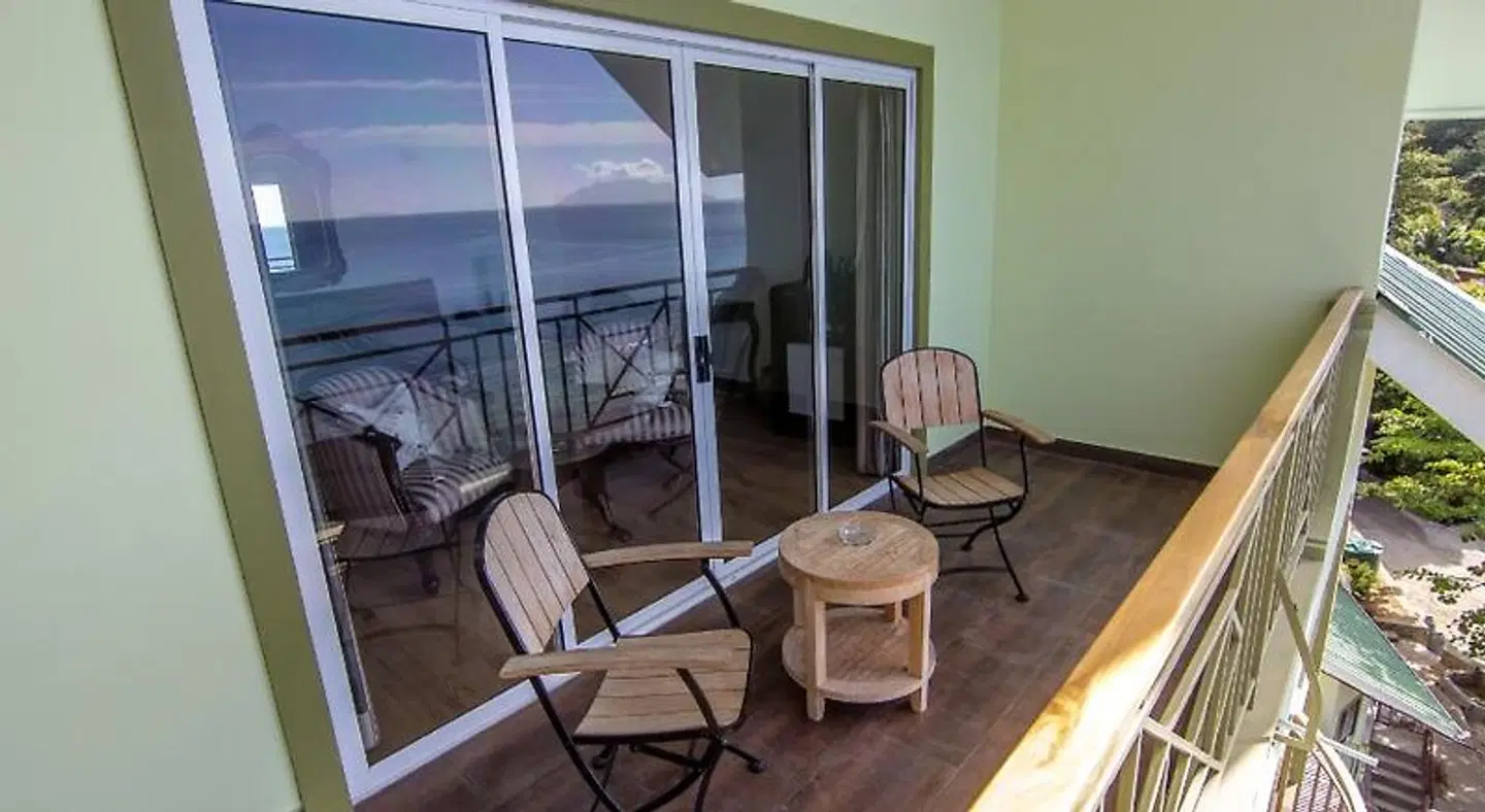 Treasure Cove Hotel & Restaurant Terrasse