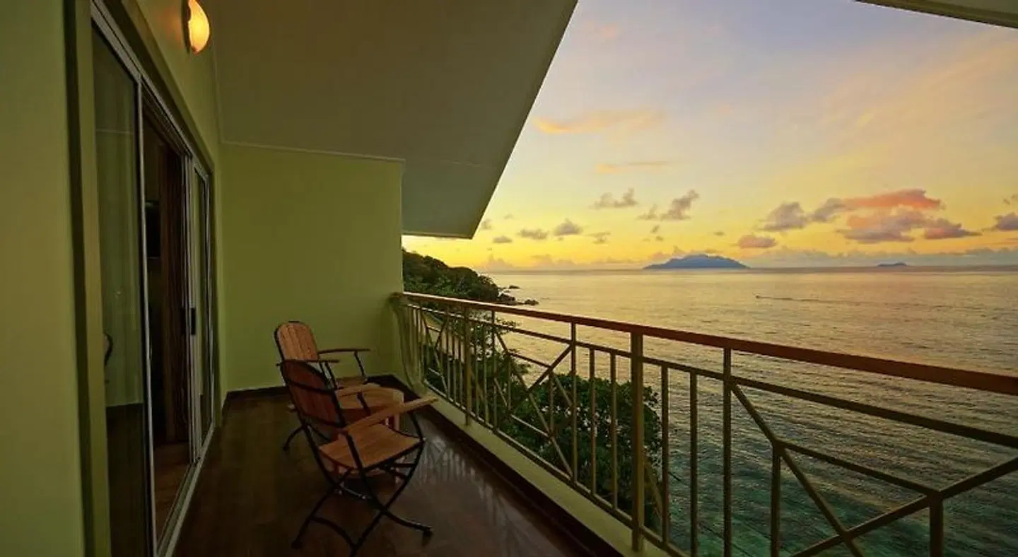 Treasure Cove Hotel & Restaurant Terrasse