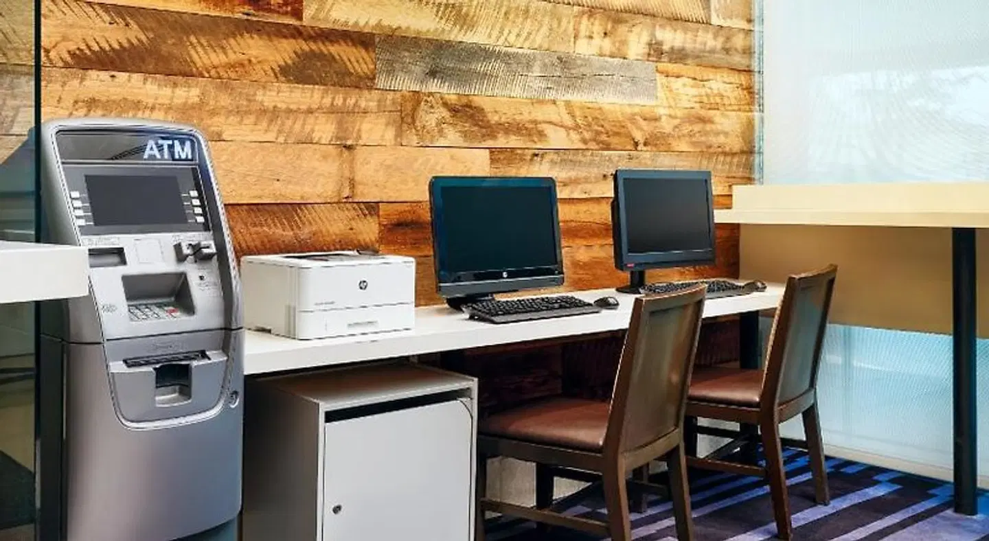 Courtyard by Marriott New York JFK Airport Restaurant