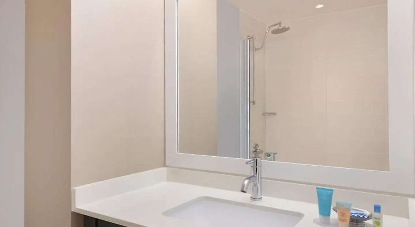 Courtyard by Marriott New York JFK Airport Badezimmer