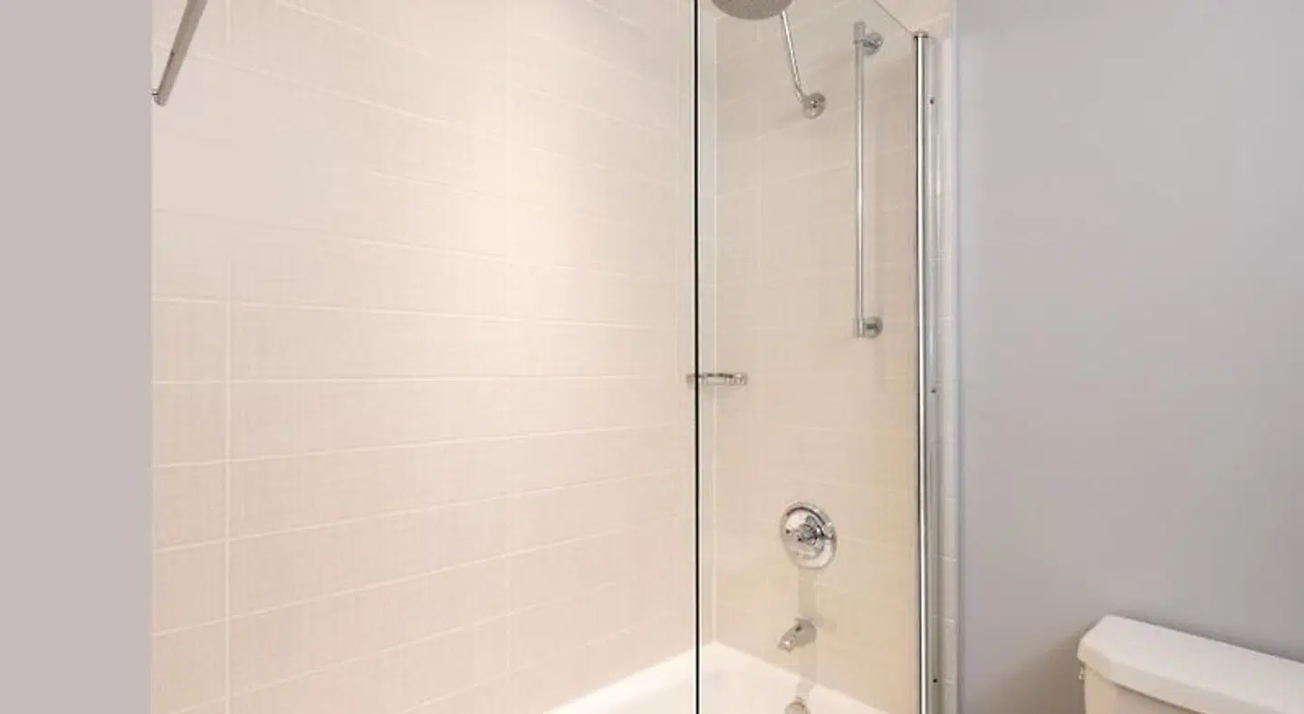 Courtyard by Marriott New York JFK Airport Badezimmer