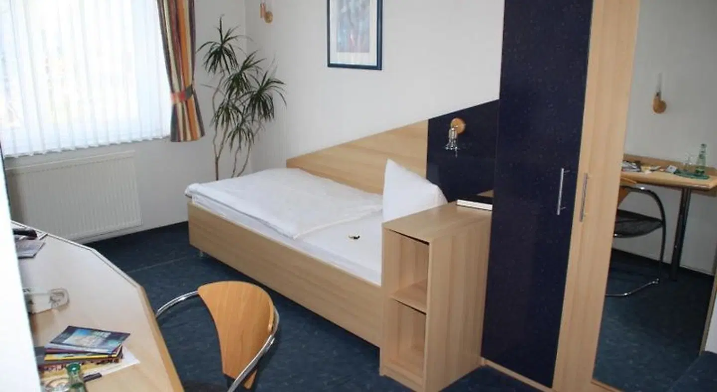 City-Hotel ROOM_EXAMPLE