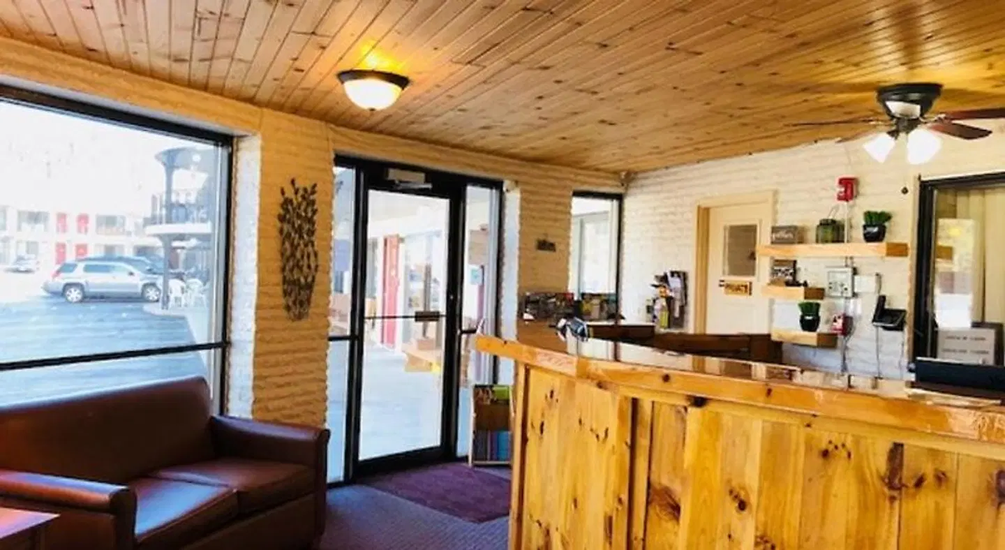 Ambers Hideaway Bar