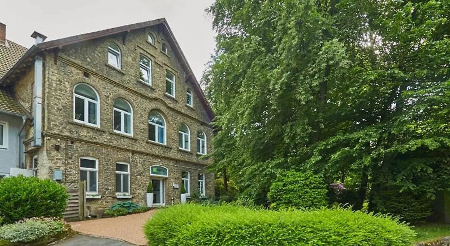 Brand's Busch EXTERIOR