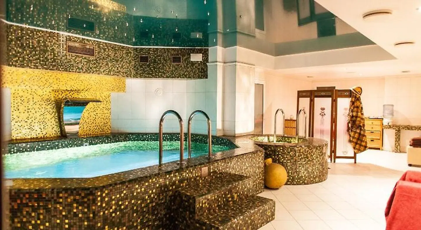 TB Palace & SPA Hallenbad