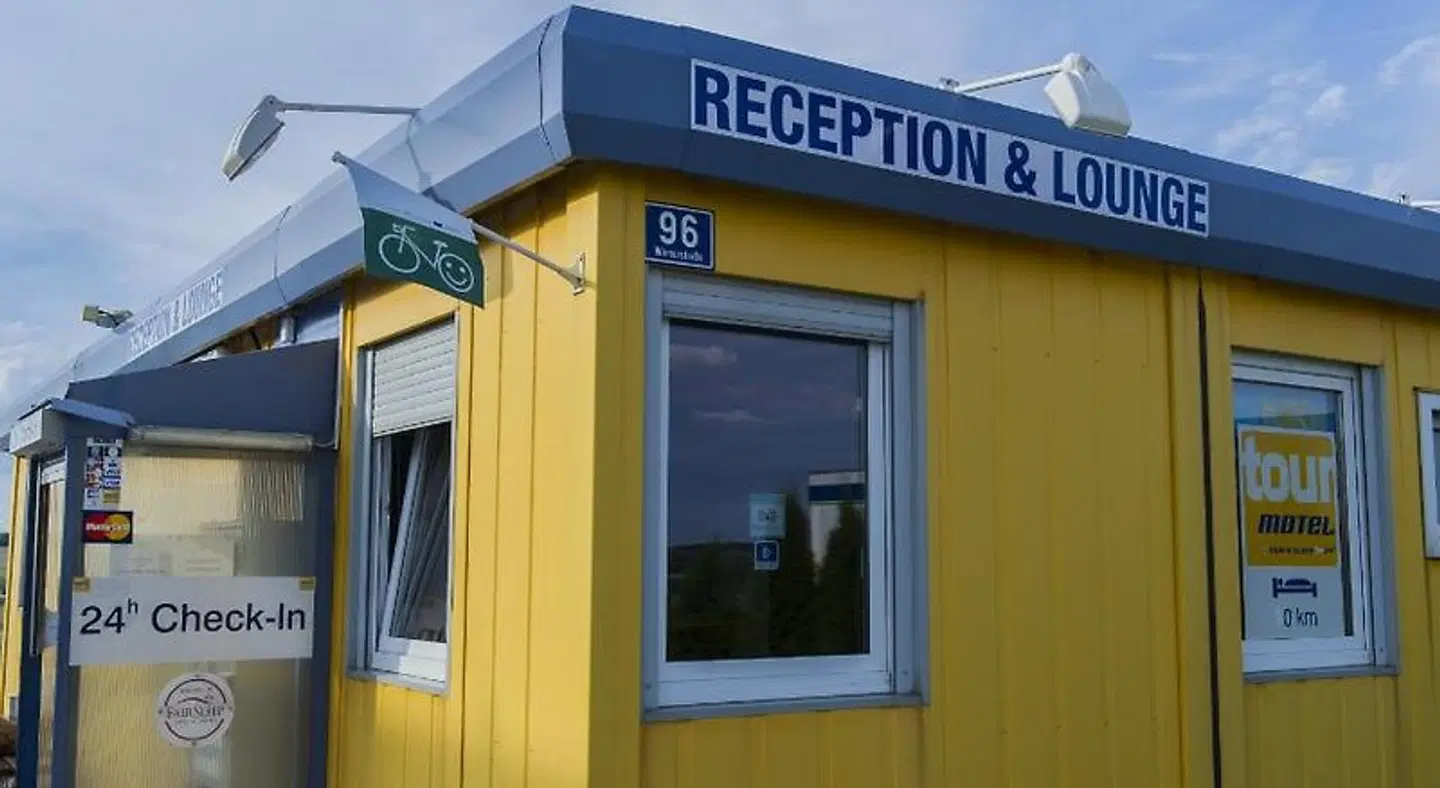 Tour-Motel EXTERIOR