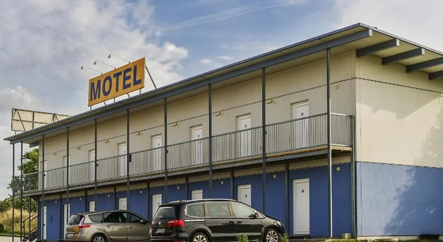 Tour-Motel EXTERIOR
