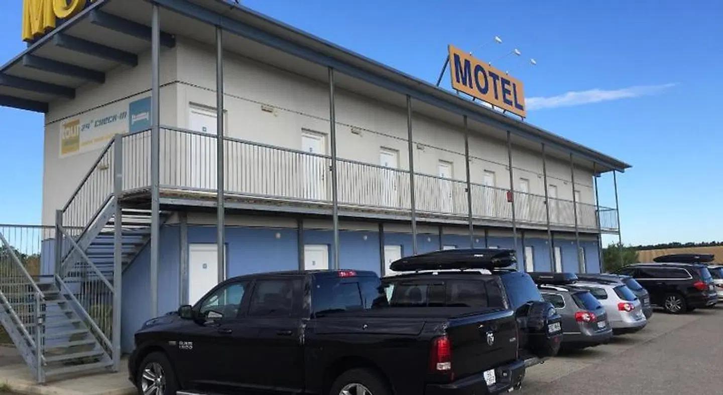 Tour-Motel EXTERIOR