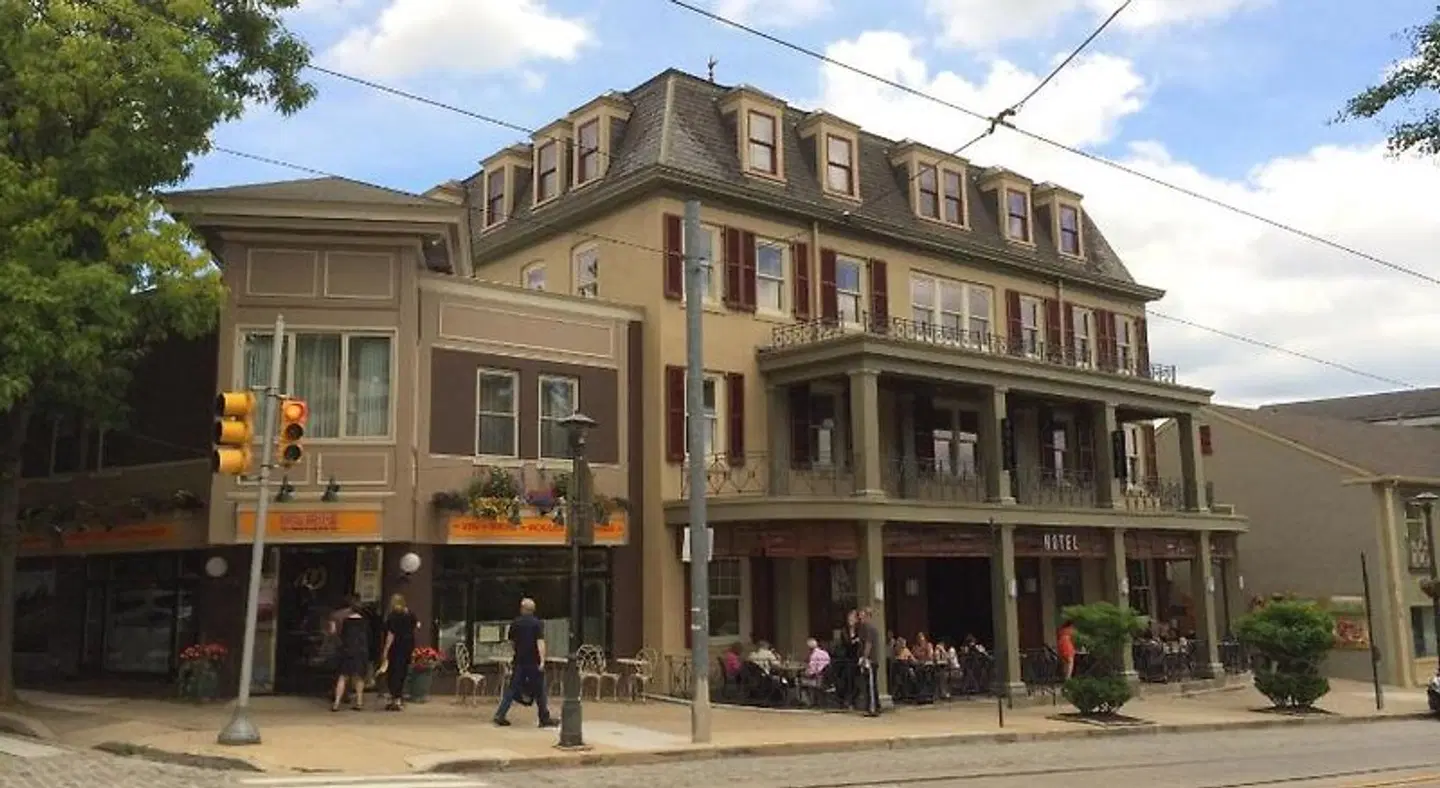 Chestnut Hill Hotel EXTERIOR