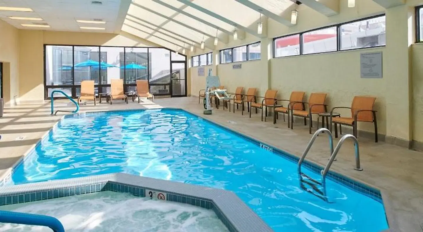Courtyard by Marriott Columbus Downtown Hallenbad
