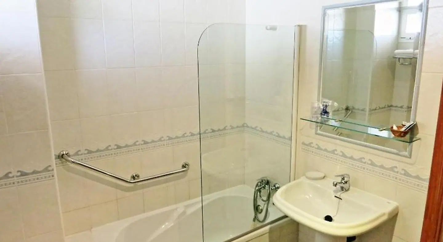 Hostal Brisamar Badezimmer