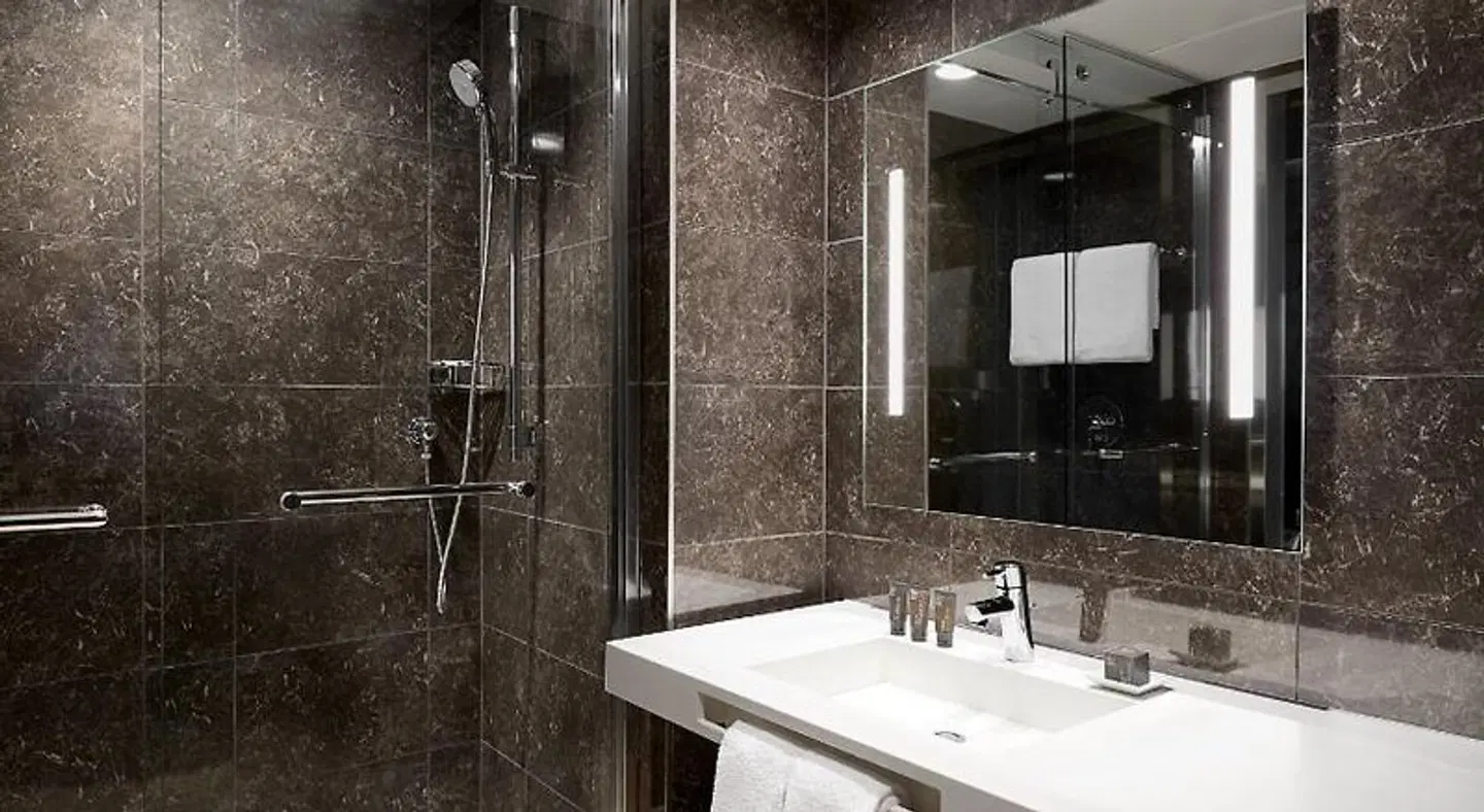 AC Hotel by Marriott Madison Downtown Badezimmer