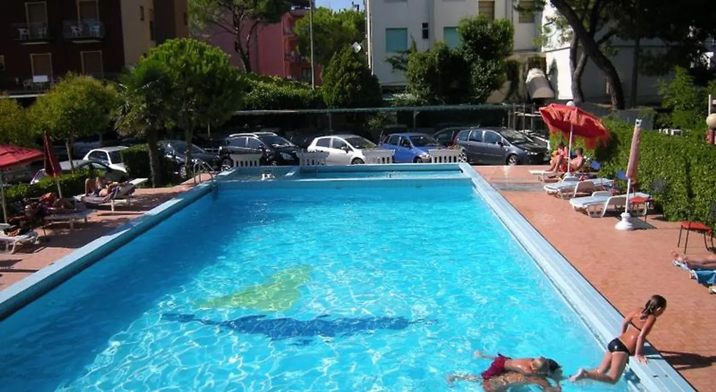 Continental OUTDOOR_POOL