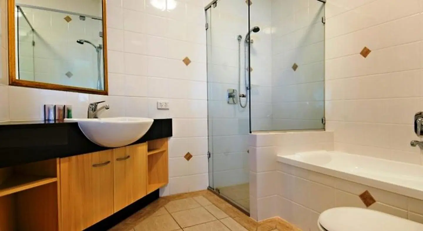 Santorini Twin Waters Badezimmer