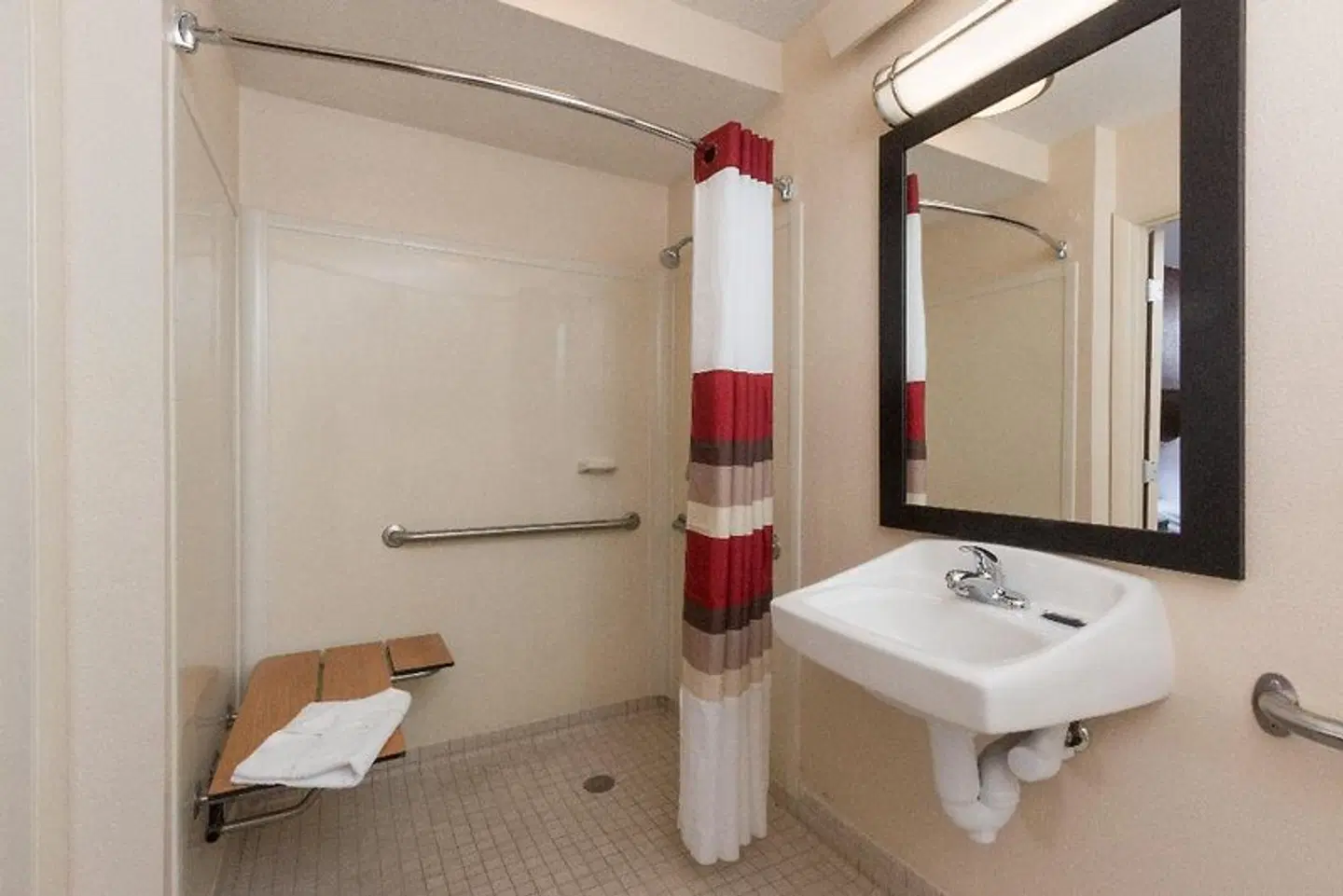 Red Roof PLUS+ Columbus - The Ohio State University Badezimmer