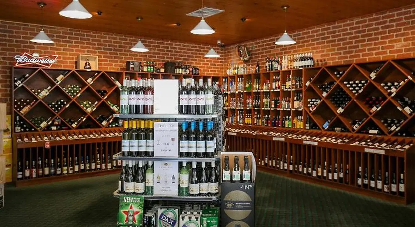 The Esplanade Hotel Busselton Bar