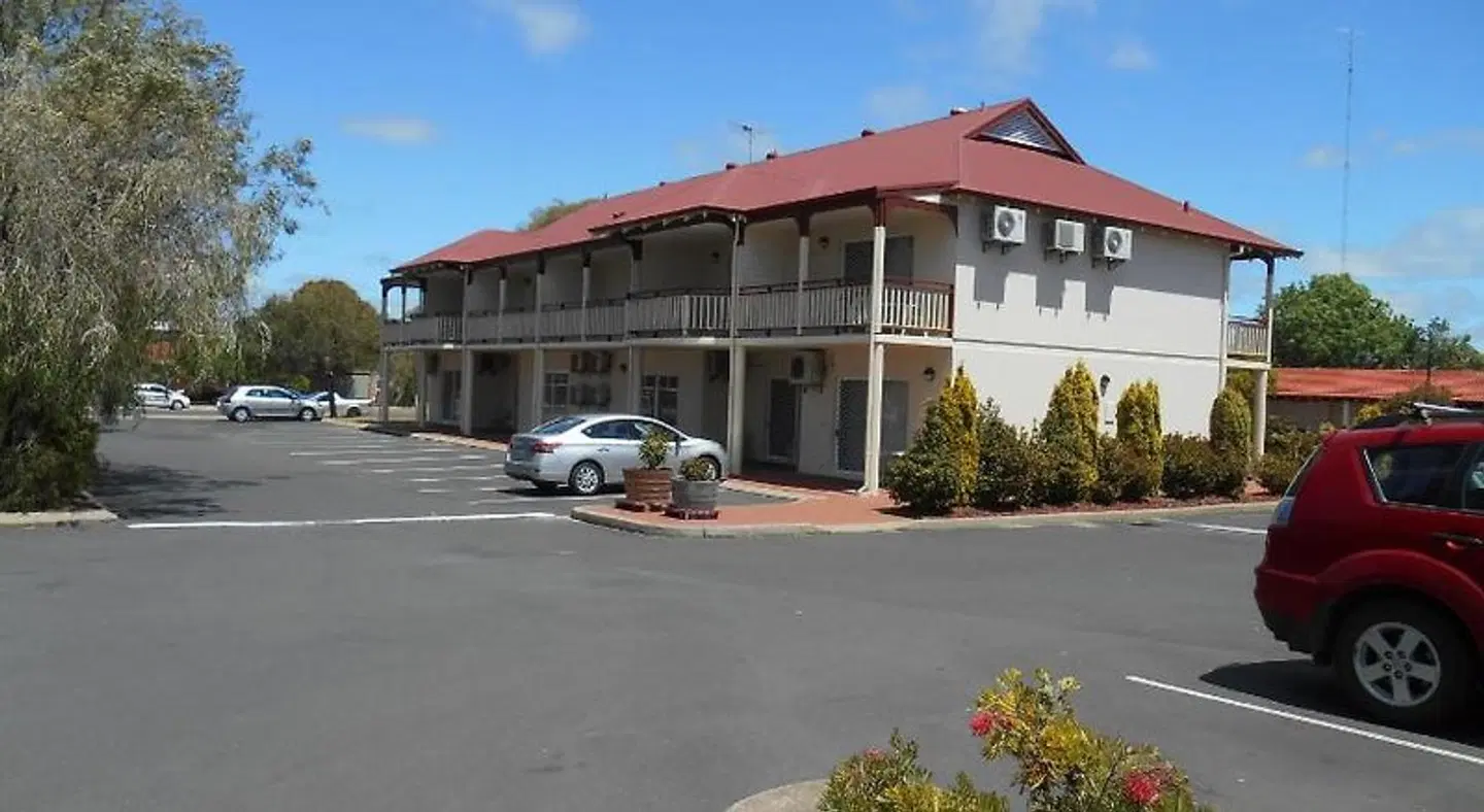 The Esplanade Hotel Busselton EXTERIOR