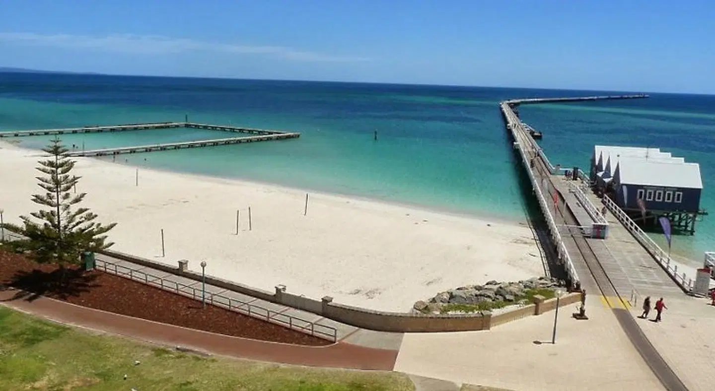 The Esplanade Hotel Busselton Strand
