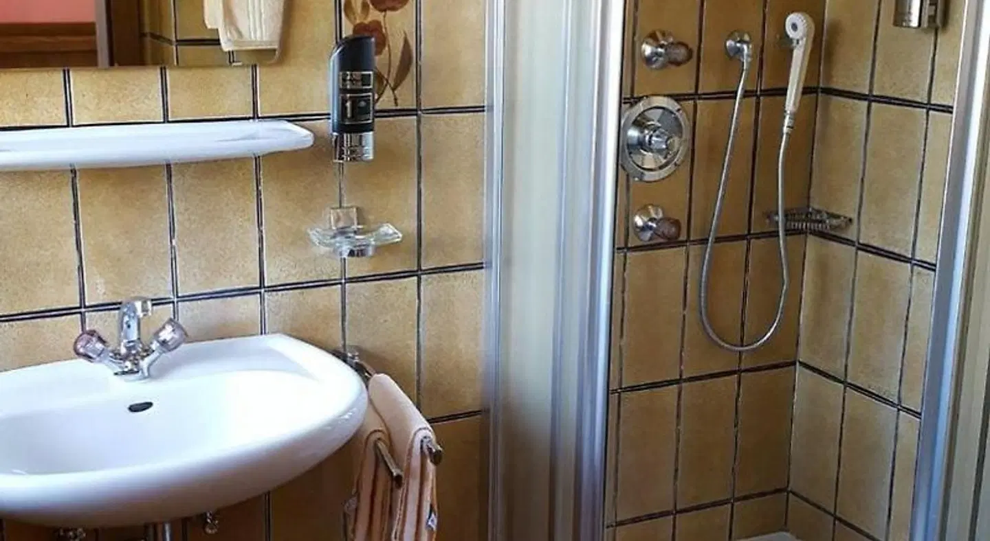Hotel Dolomitenhof Badezimmer