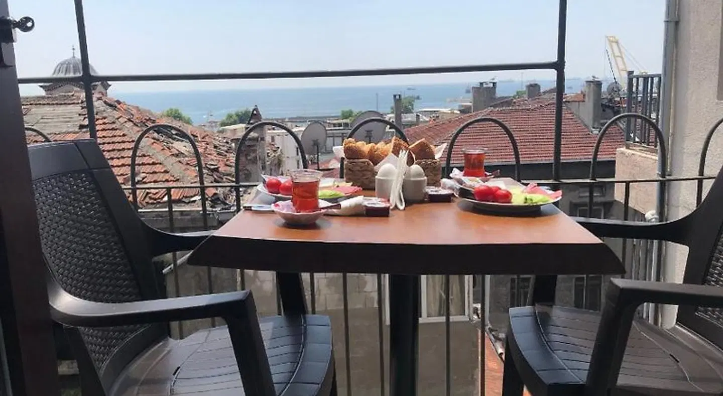 Miro Mansion Terrasse