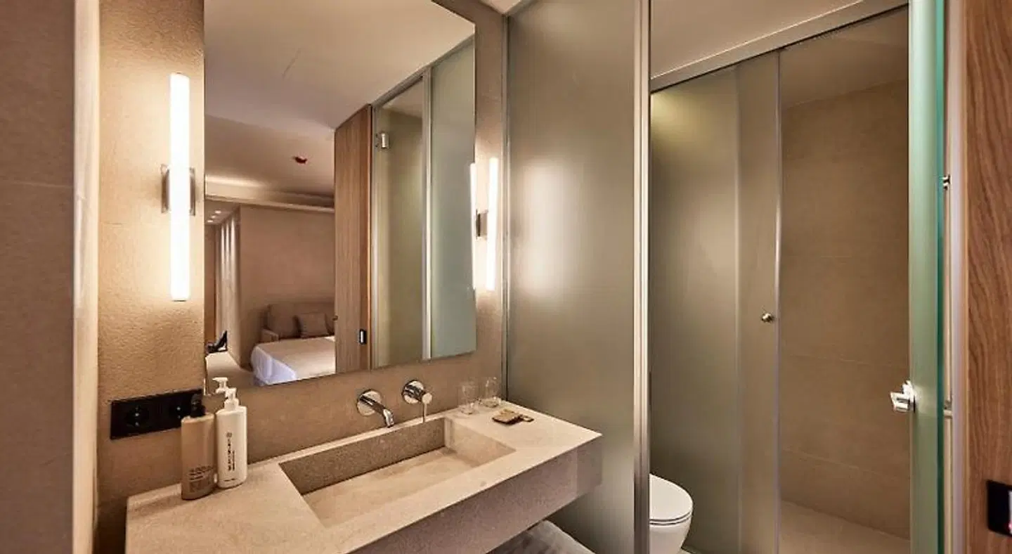Joe's Gomila Boutique Hotel Badezimmer
