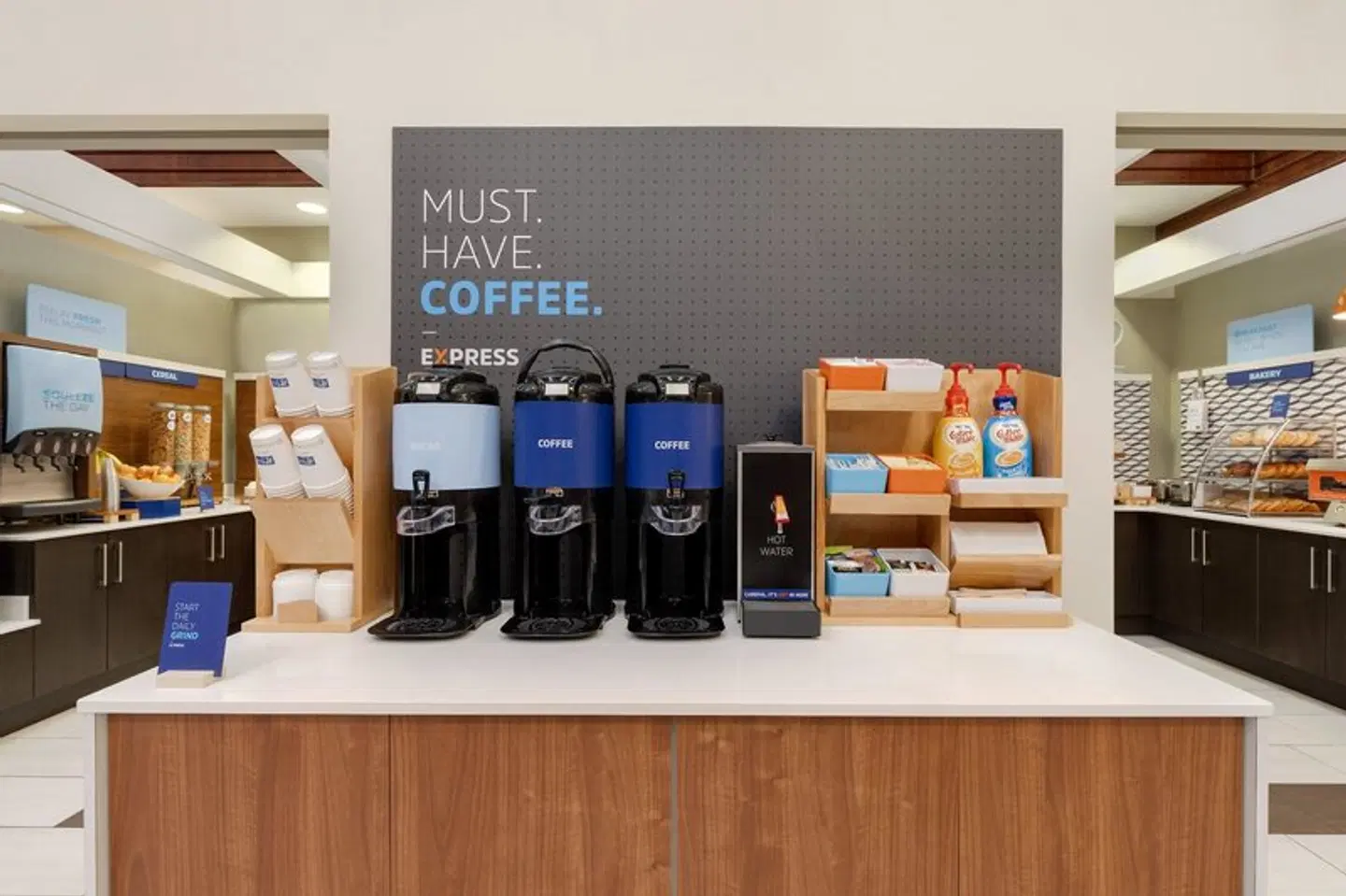 Holiday Inn Express & Suites Charleston - Mount Pleasant by IHG LOUNGE_LOBBY