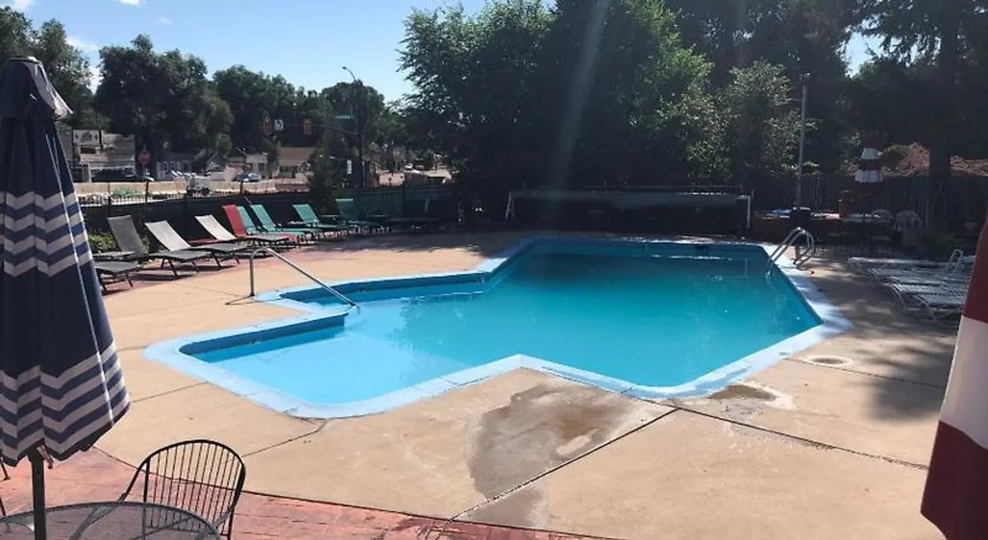 Rainbow Lodge and Inn OUTDOOR_POOL