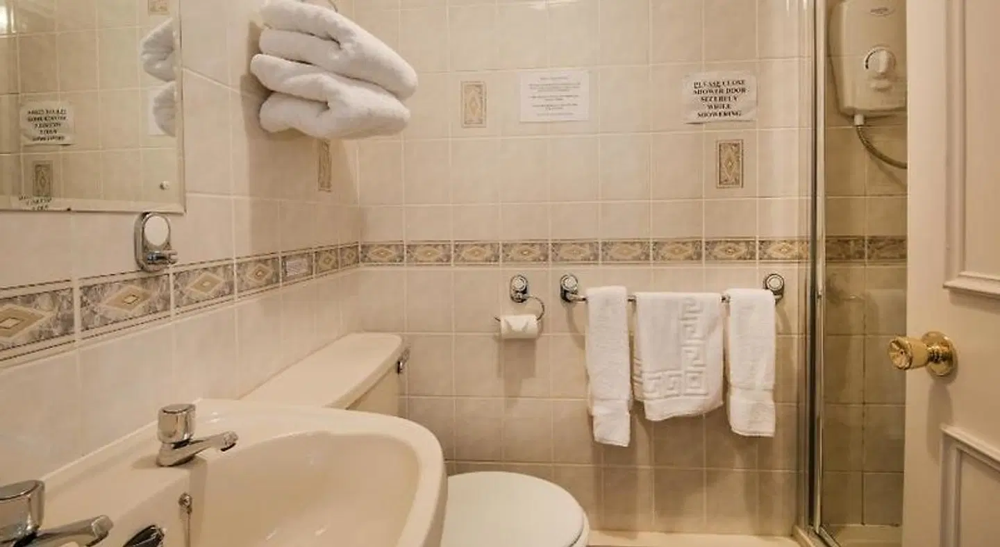 Queenshead Hotel Kelso Badezimmer