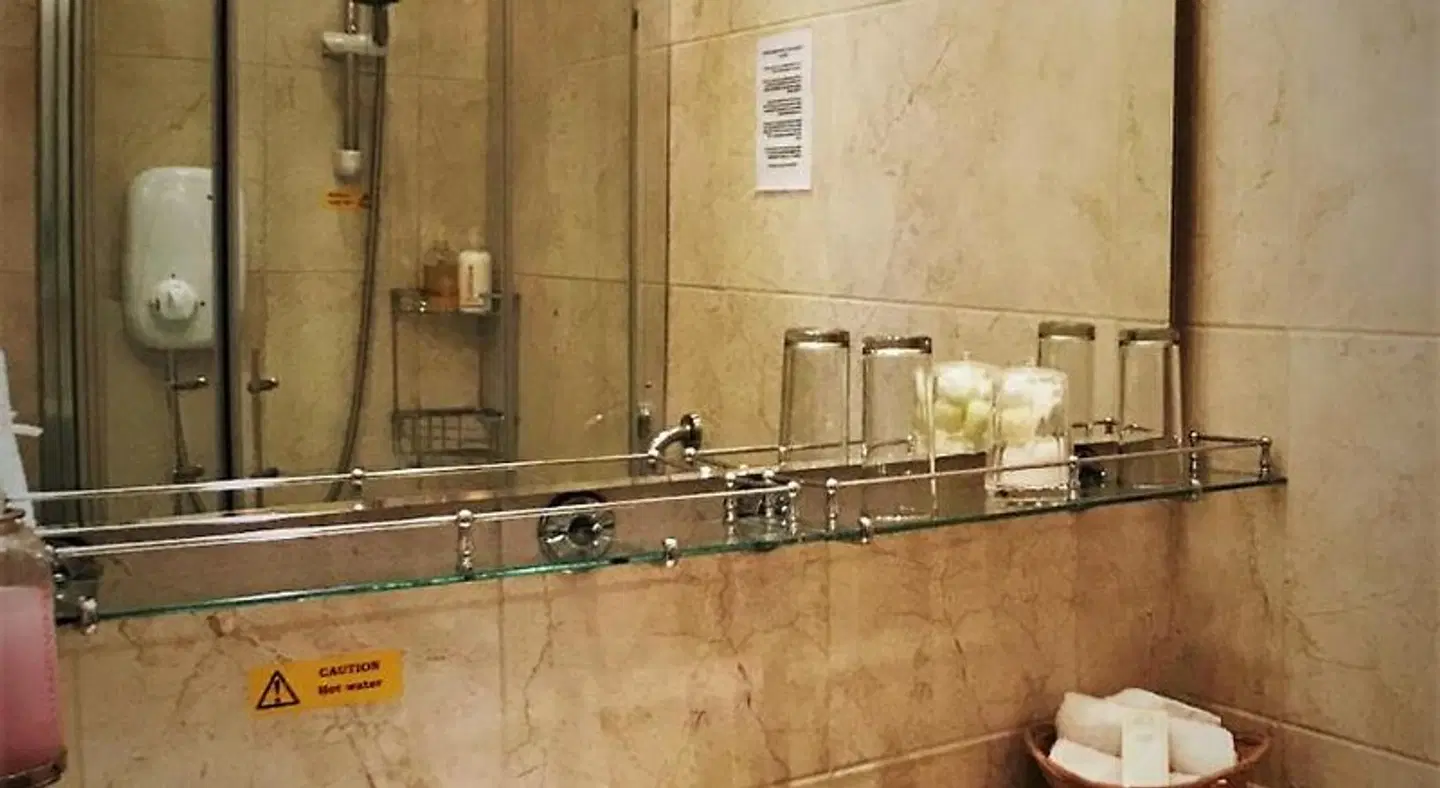 Westend Guesthouse Badezimmer