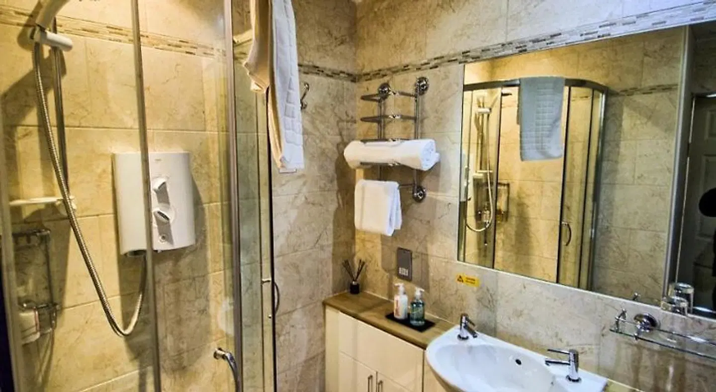 Westend Guesthouse Badezimmer