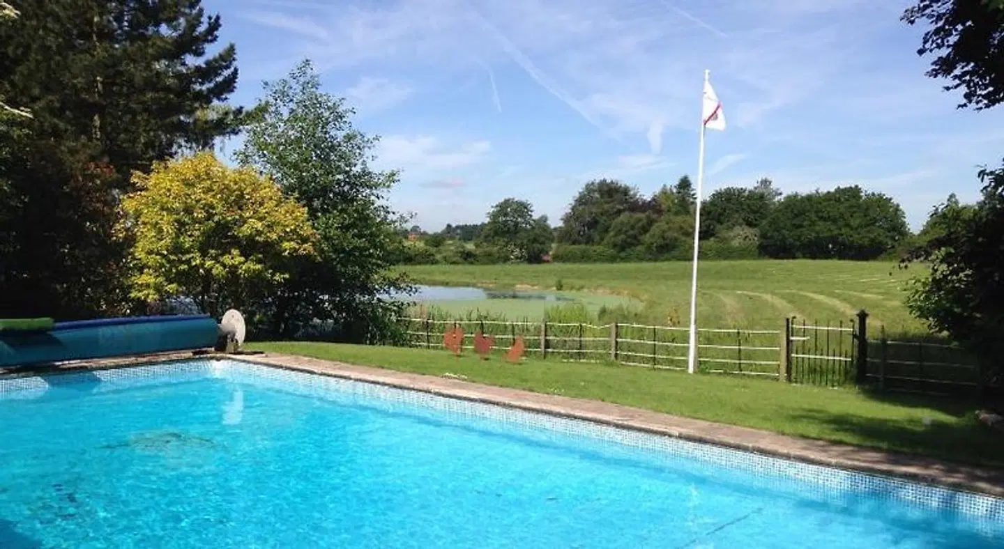 Whitethorn Bed and Breakfast OUTDOOR_POOL