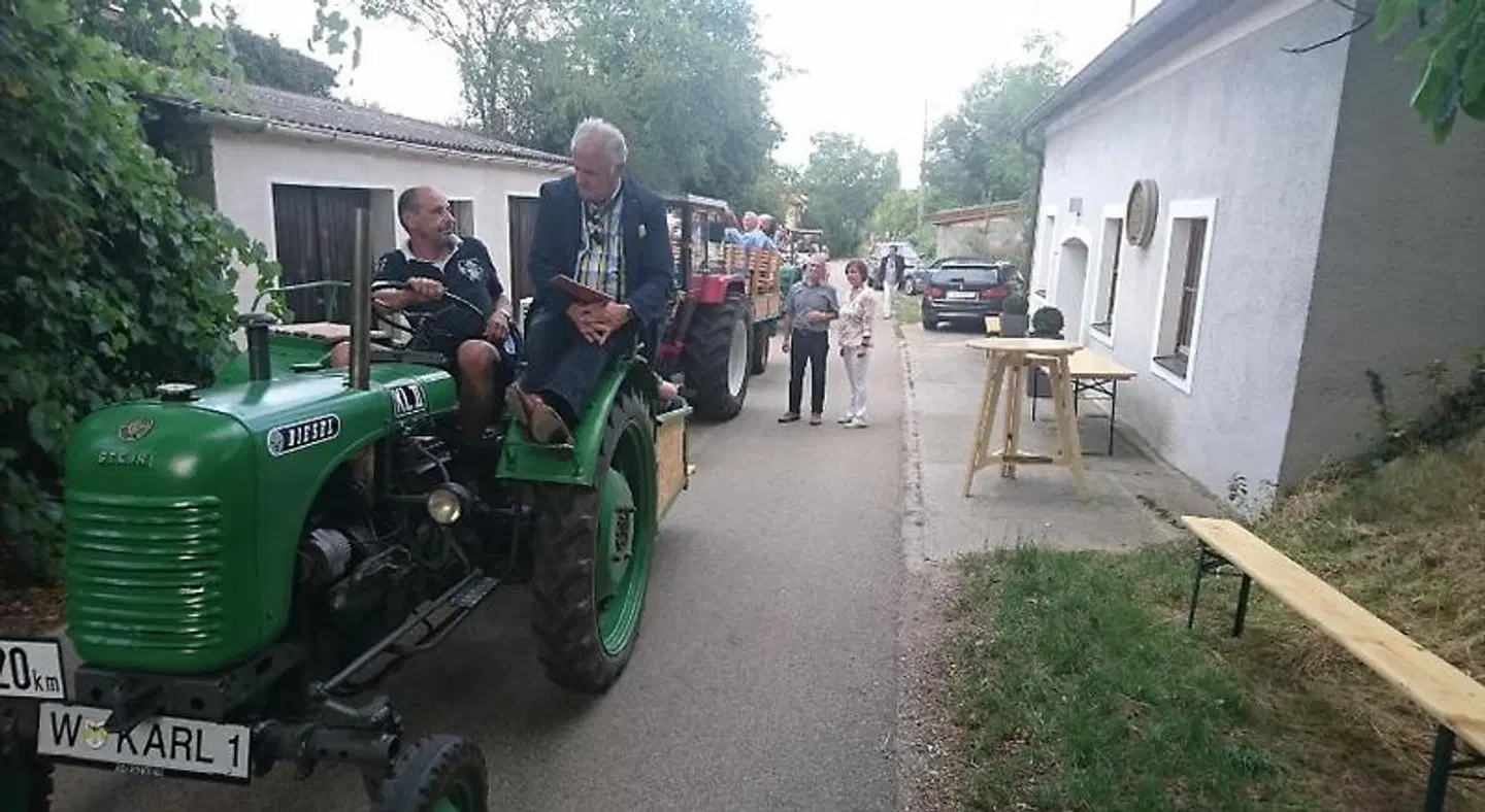 Weingut Familie Bauer SPORTS_AND_LEISURE