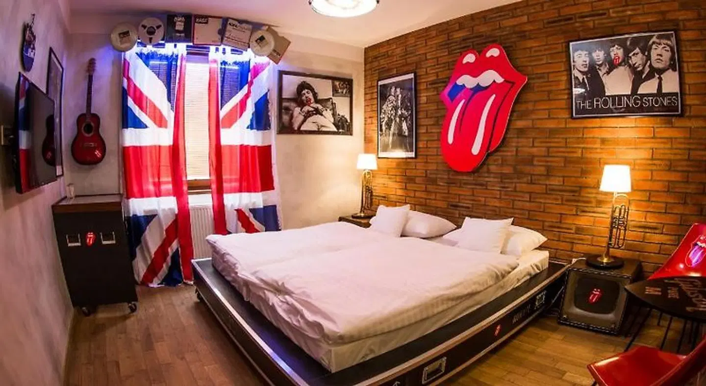 Retro hotel Garage ROOM_EXAMPLE