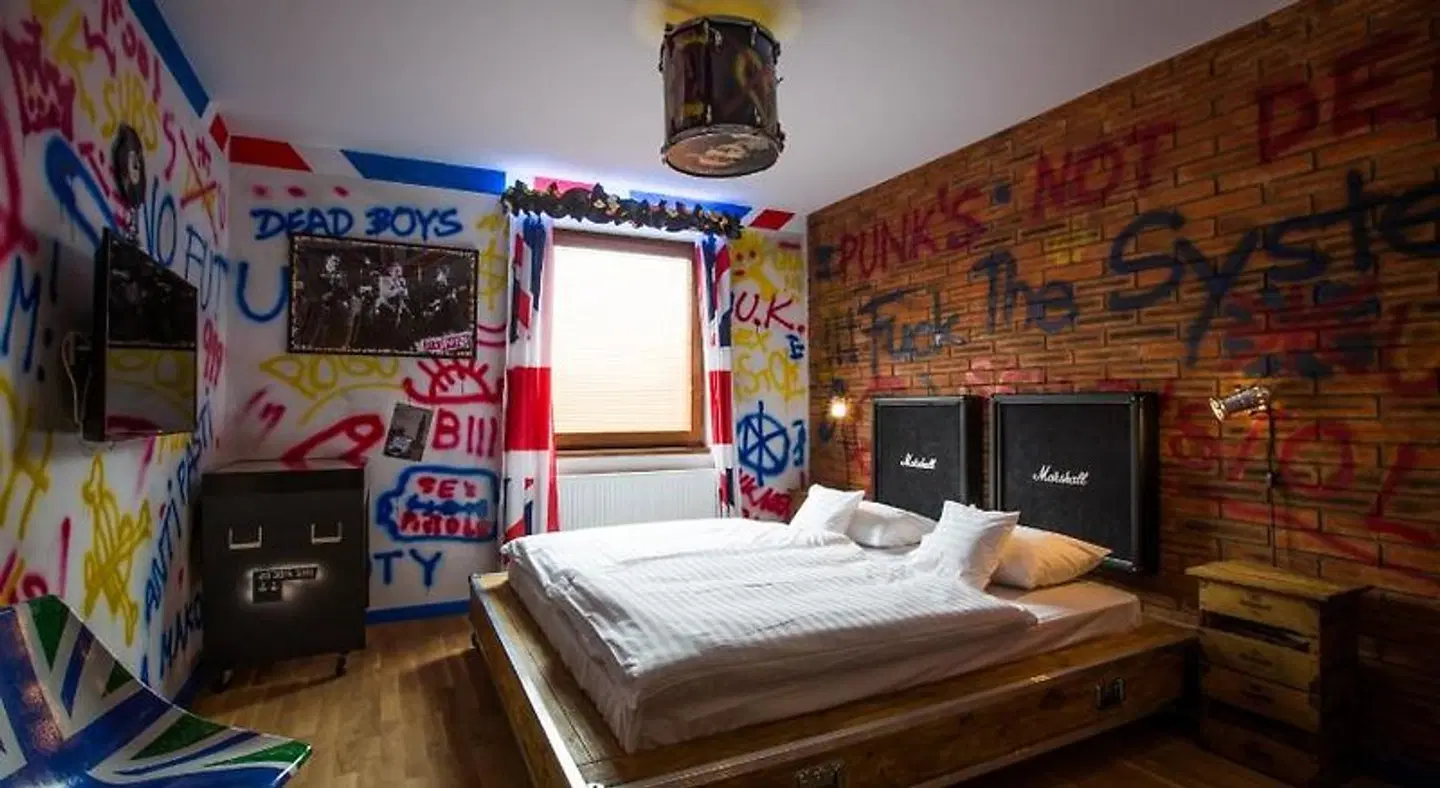 Retro hotel Garage ROOM_EXAMPLE