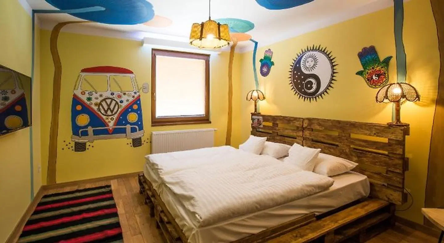 Retro hotel Garage ROOM_EXAMPLE