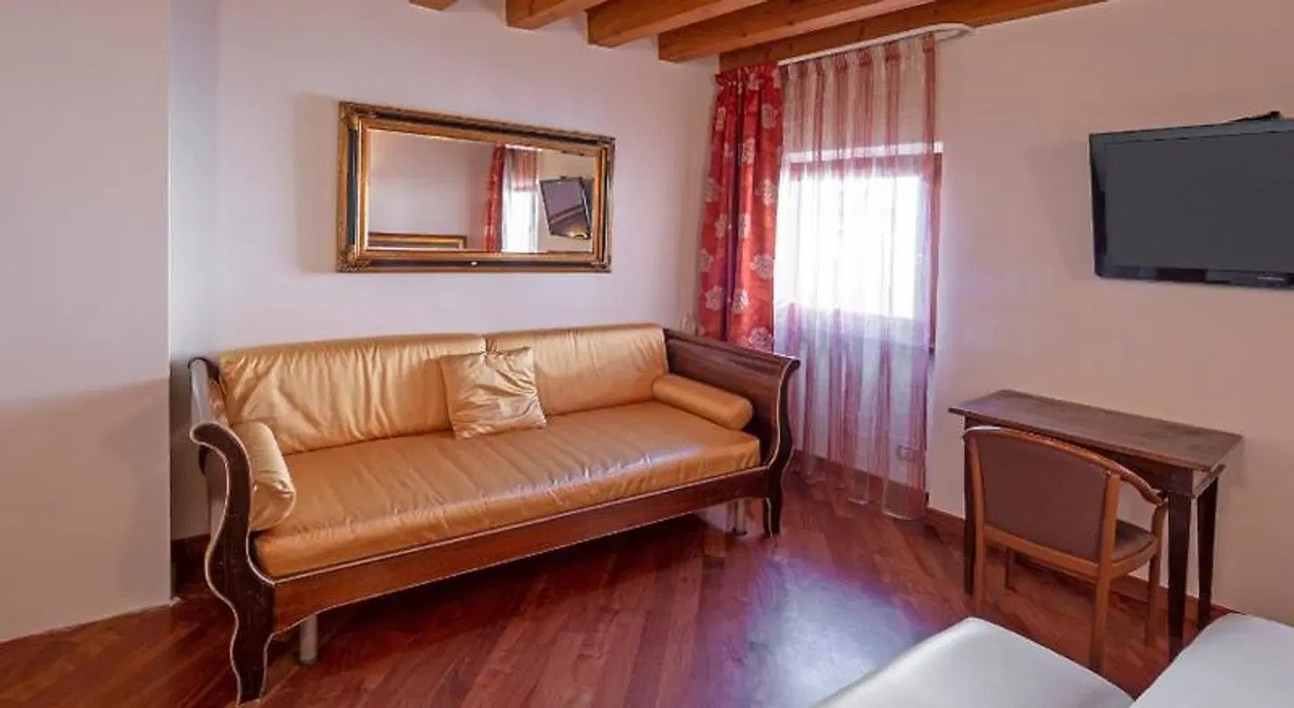 City Centre Rooms and Apartments ROOM_EXAMPLE